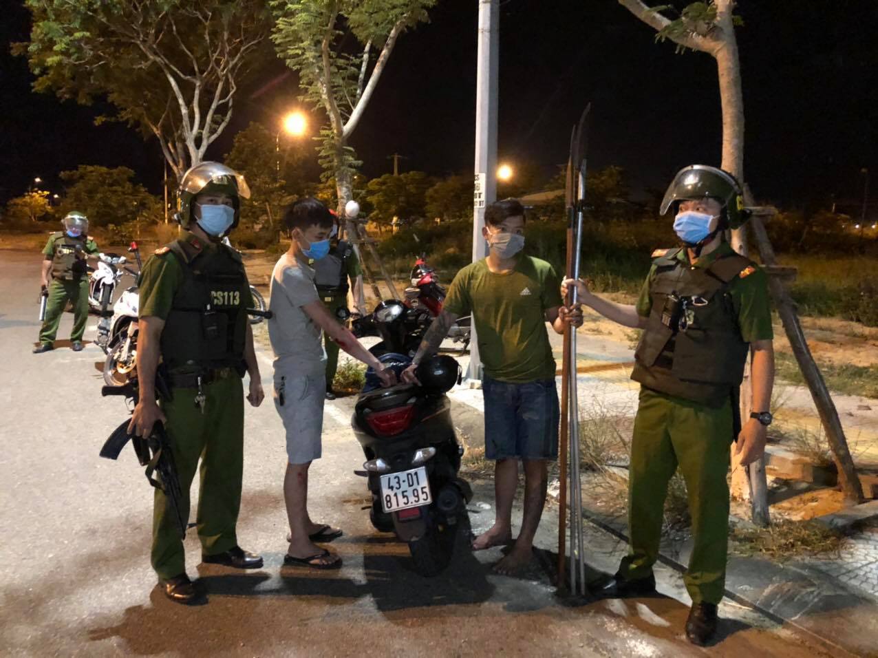 Cảnh sát 113 Đà Nẵng nổ súng chỉ thiên, uy hiếp nhóm đối tượng mang theo hung khí đi đánh nhau